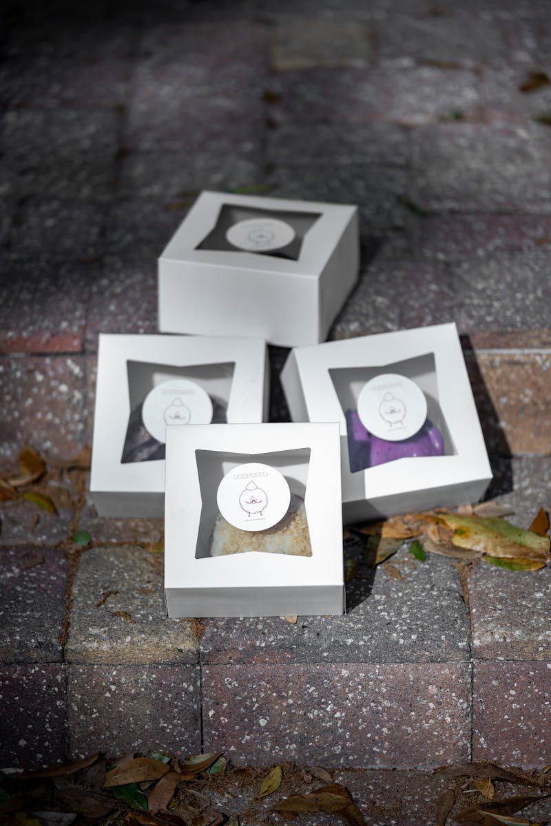 Bakery boxes with window lids